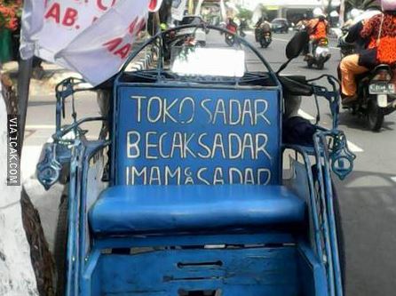 Tulisan lucu di belakang becak Berbagai sumber