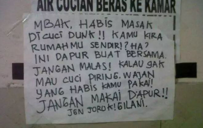 Tulisan kocak di dinding kosan Berbagai sumber