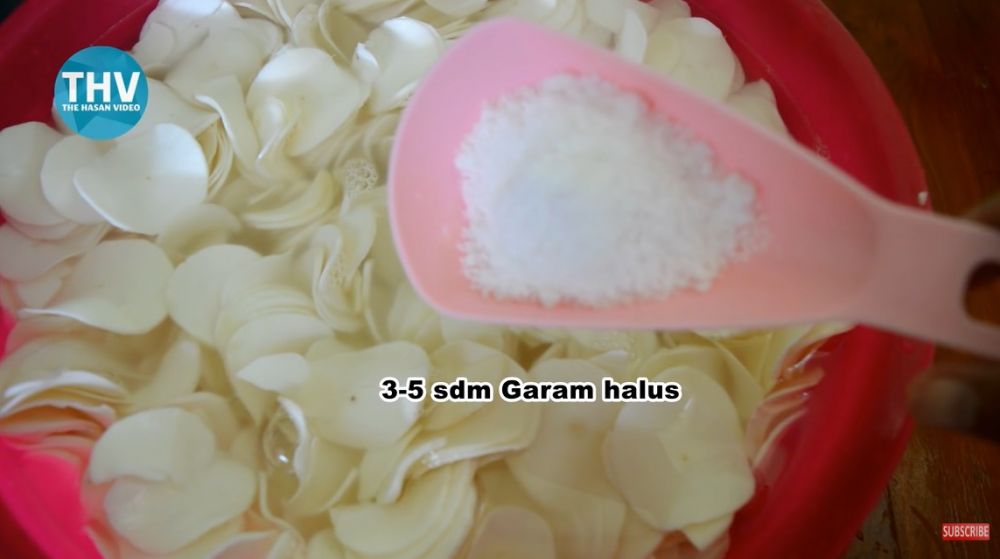 Trik membuat keripik singkong yang renyah tanpa kapur sirih, cukup tambah satu bahan