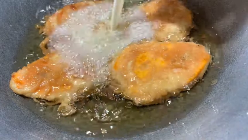 Cara goreng ubi krispi agar empuk, tak menyerap banyak minyak, dan renyahnya tahan lama