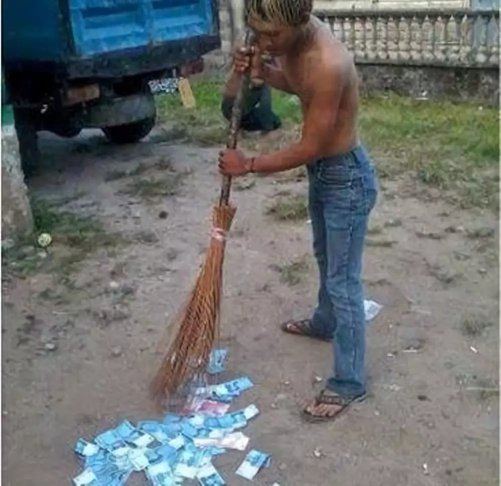 potret orang kaya tapi sok rendah hati ini bikin hati panas tak karuan © berbagai sumber