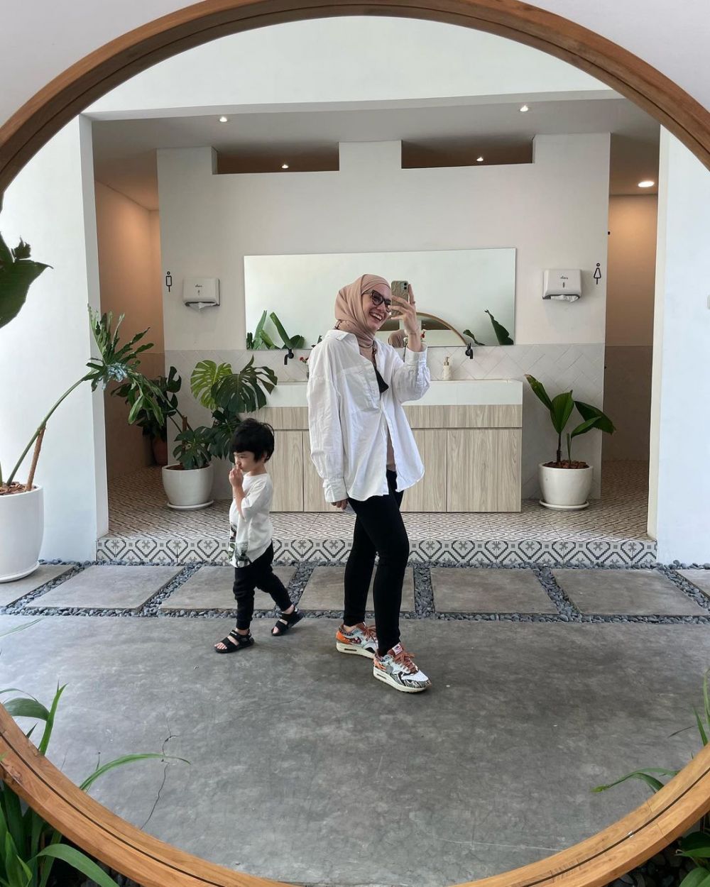 Kekasih Mas Pur kini berhijab © berbagai sumber Kekasih Mas Pur kini berhijab © berbagai sumber