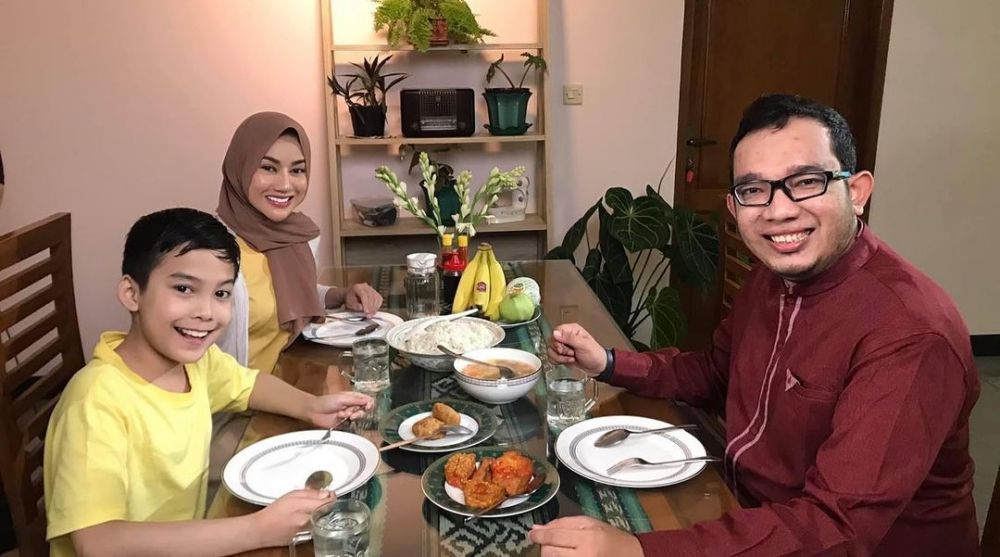 putri di para pencari tuhan kerap tampil anggun berhijab © berbagai sumber putri di para pencari tuhan kerap tampil anggun berhijab © berbagai sumber