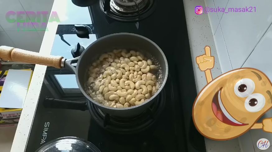 Trik menggoreng kacang mete agar renyah, gurih dan tak bau tengik untuk stok Lebaran