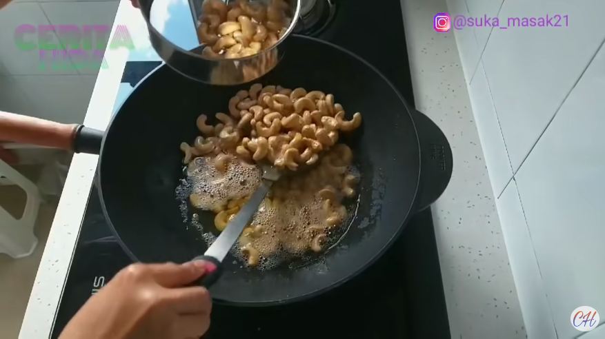 Trik menggoreng kacang mete agar renyah, gurih dan tak bau tengik untuk stok Lebaran