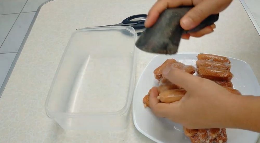 Cara menyimpan sosis agar tetap awet dan lebih mudah digunakan saat beku