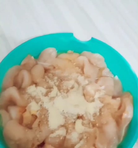 Tanpa jeruk nipis, ini cara menyimpan daging ayam agar tidak bau cuma pakai empat bahan