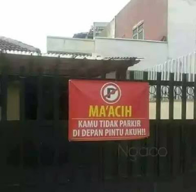 tulisan kocak di depan pintu rumah © berbagai sumber tulisan kocak di depan pintu rumah © berbagai sumber