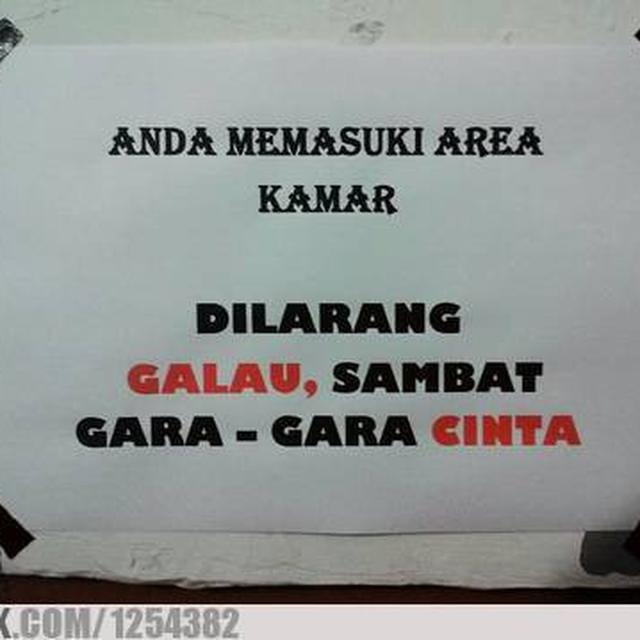 tulisan kocak di depan pintu rumah © berbagai sumber tulisan kocak di depan pintu rumah © berbagai sumber