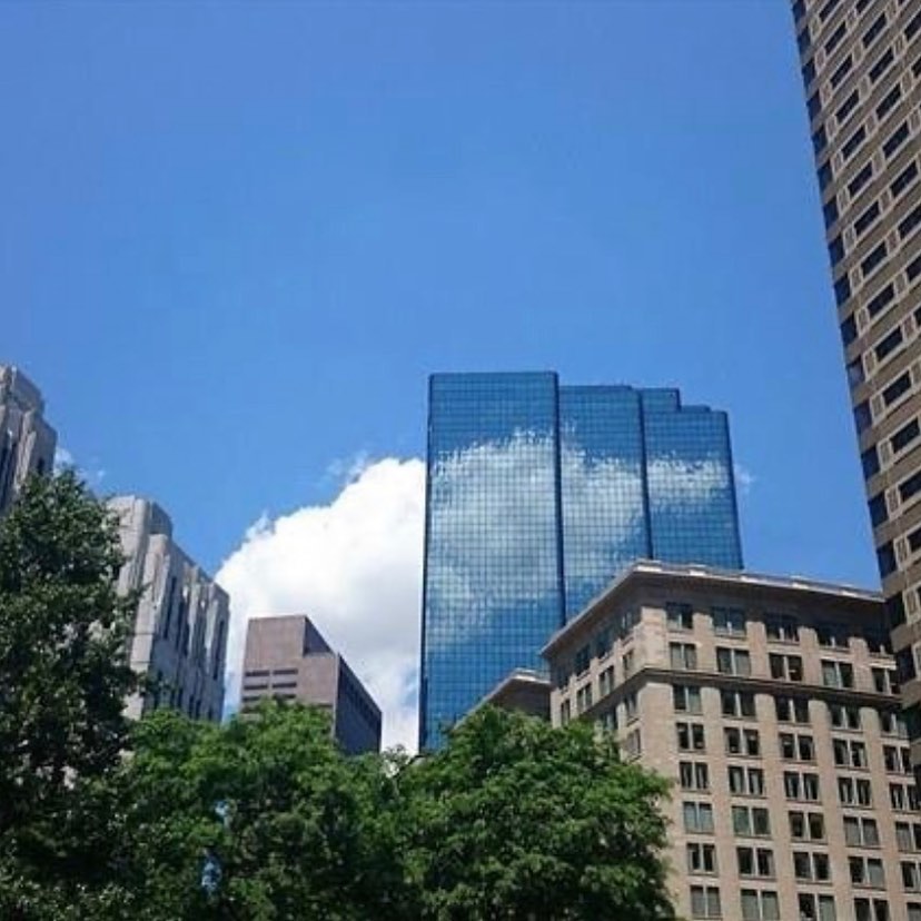 benda kecoh mata di tempat umum © Instagram