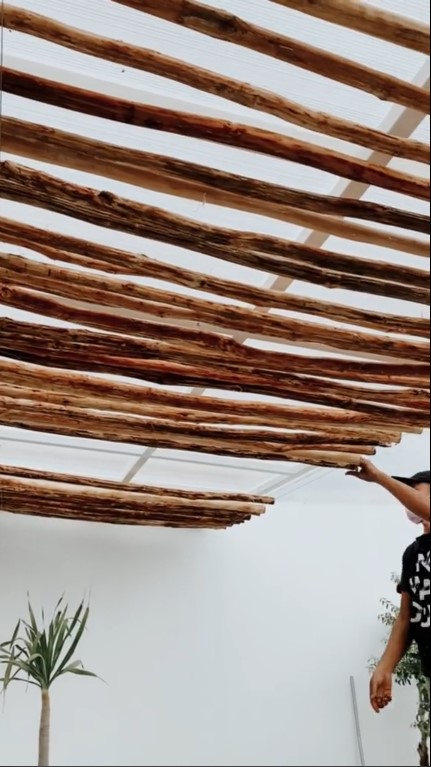 rooftop jadi ala cafe di Bali © TikTok rooftop jadi ala cafe di Bali © TikTok