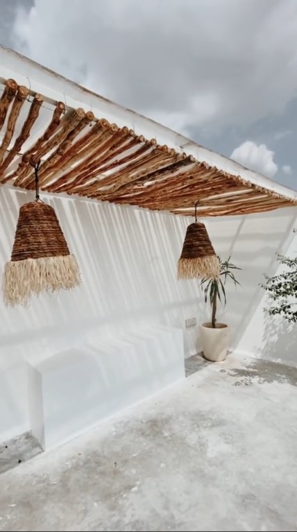 rooftop jadi ala cafe di Bali © TikTok rooftop jadi ala cafe di Bali © TikTok