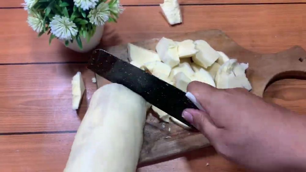 Tak perlu dikukus, ini 9 cara praktis bikin jemblem singkong gula merah agar empuk dan isinya lumer