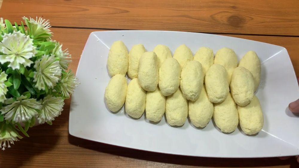 Tak perlu dikukus, ini 9 cara praktis bikin jemblem singkong gula merah agar empuk dan isinya lumer