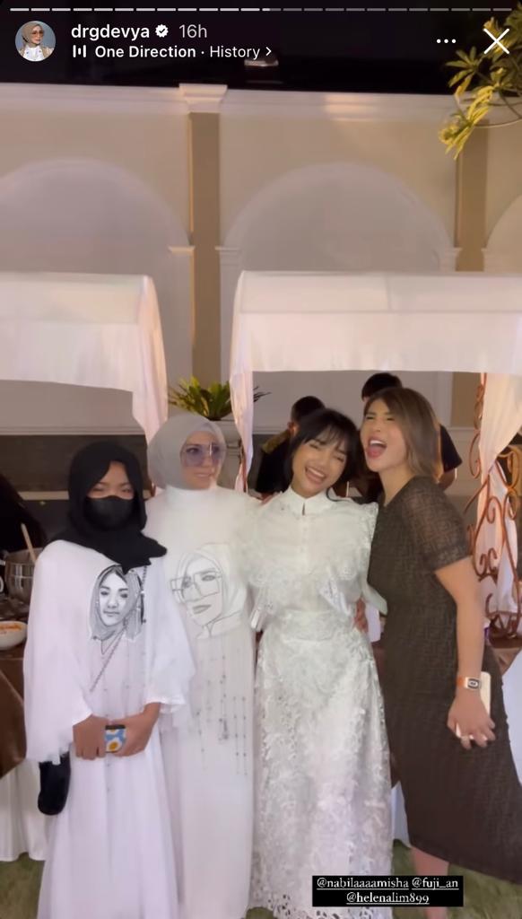  momen syukuran rumah baru Fuji © berbagai sumber