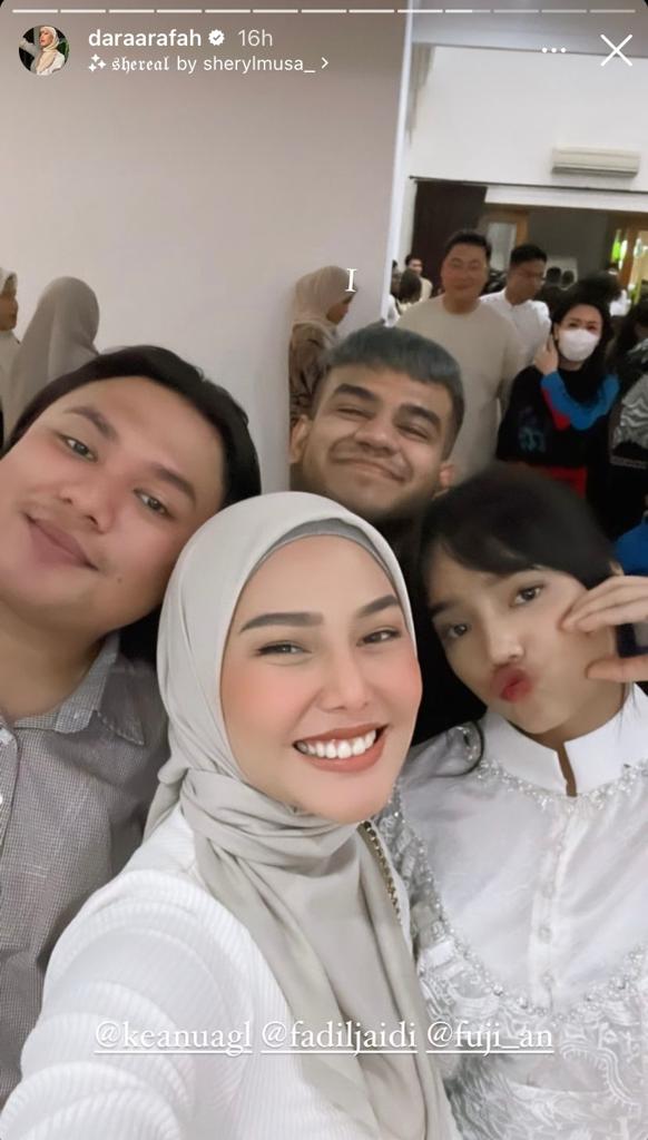 momen syukuran rumah baru Fuji © berbagai sumber momen syukuran rumah baru Fuji © berbagai sumber