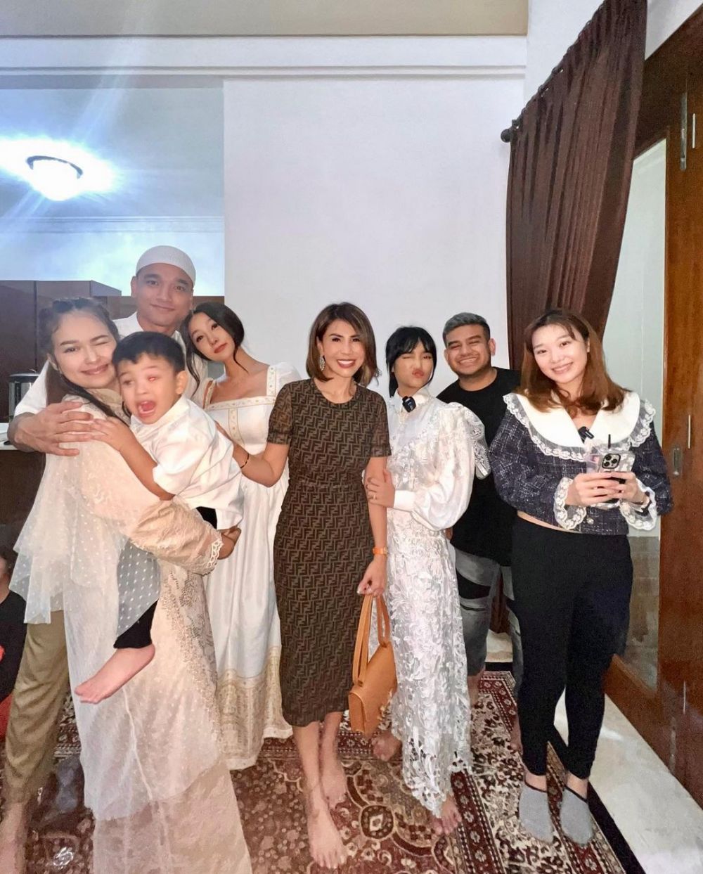 momen syukuran rumah baru Fuji © berbagai sumber momen syukuran rumah baru Fuji © berbagai sumber