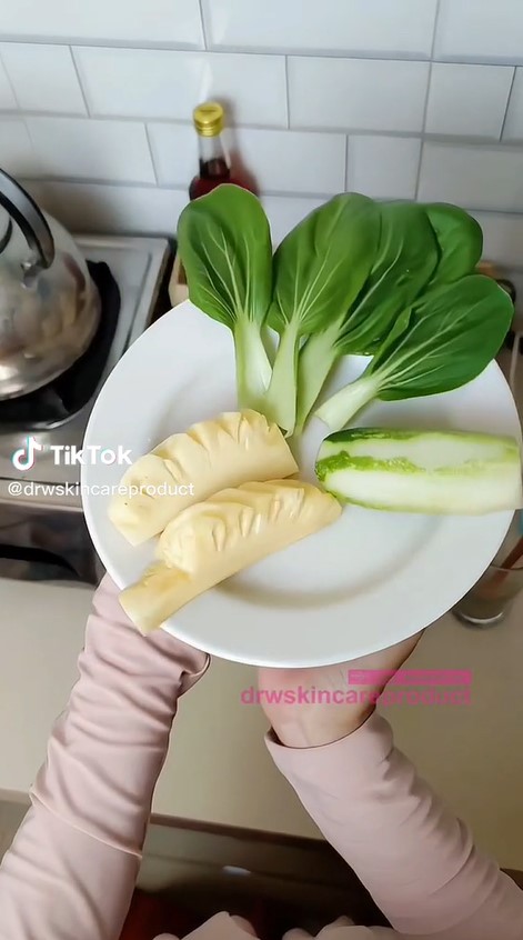 Cara praktis bikin jus untuk atasi kulit kering saat puasa, bantu penuhi nutrisi
