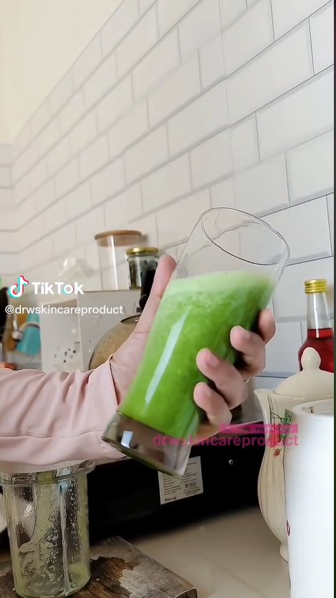 Cara praktis bikin jus untuk atasi kulit kering saat puasa, bantu penuhi nutrisi