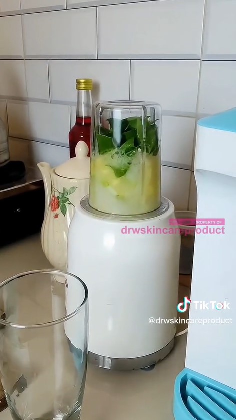 Cara praktis bikin jus untuk atasi kulit kering saat puasa, bantu penuhi nutrisi