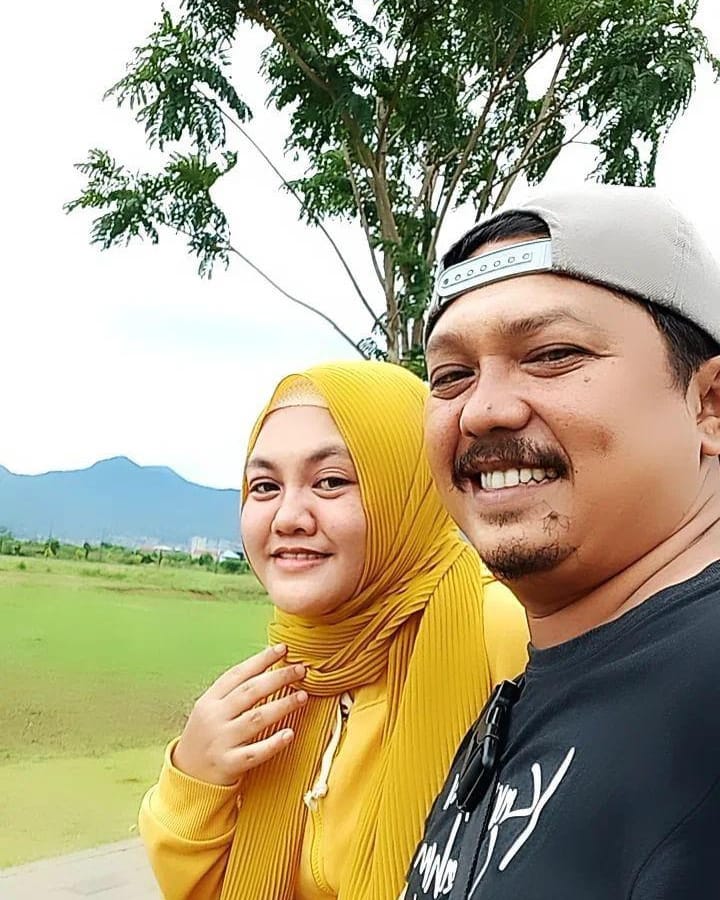 kebersamaan Andri Sulistiandri dengan pasangan asli © 2023 brilio.net kebersamaan Andri Sulistiandri dengan pasangan asli © 2023 brilio.net