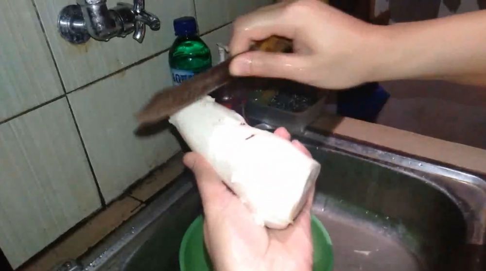 Tanpa bahan tambahan, ini trik mengolah singkong parut agar rasanya tidak pahit