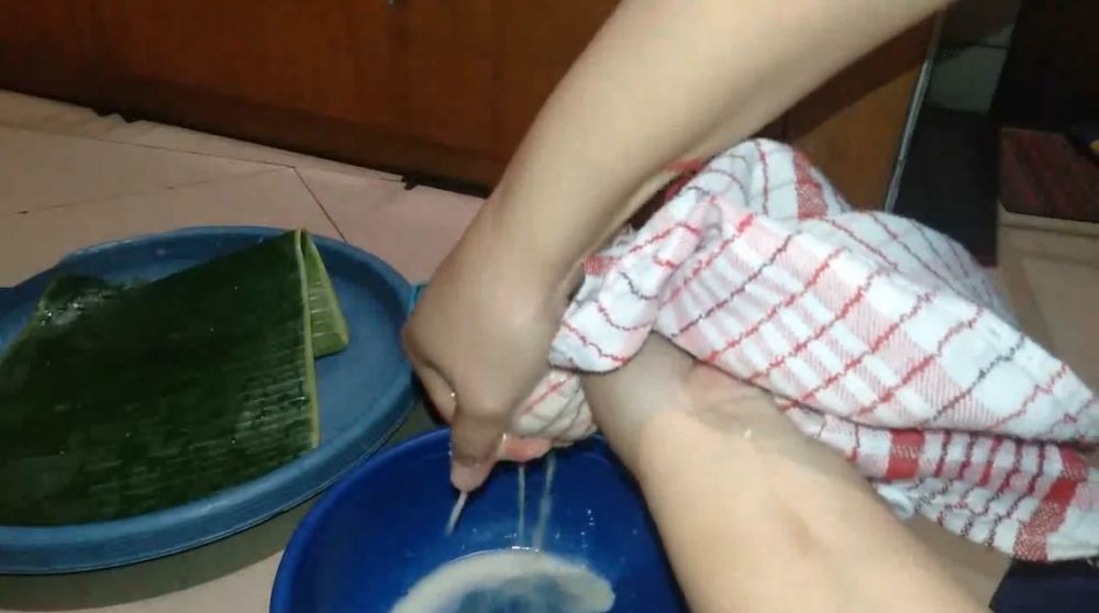 Tanpa bahan tambahan, ini trik mengolah singkong parut agar rasanya tidak pahit