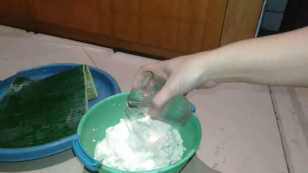 Tanpa bahan tambahan, ini trik mengolah singkong parut agar rasanya tidak pahit