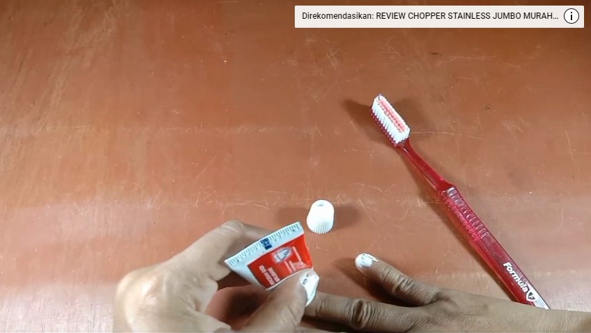 Cuma pakai satu bahan, ini cara hilangkan noda getah jantung pisang yang membandel di kuku tangan