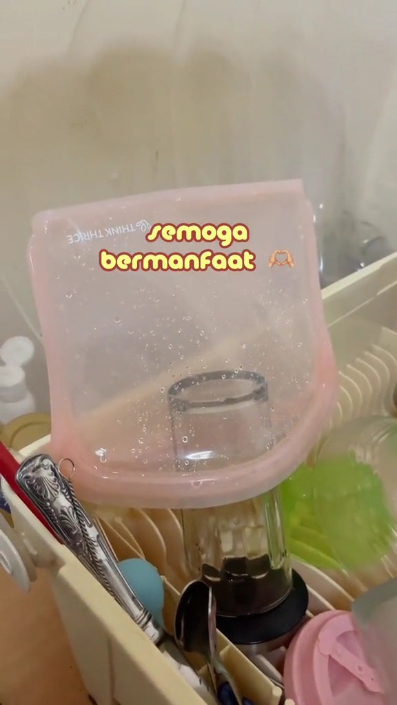 Cuma pakai satu bahan dapur, ini trik menghilangkan bau tidak sedap di wadah makan silikon