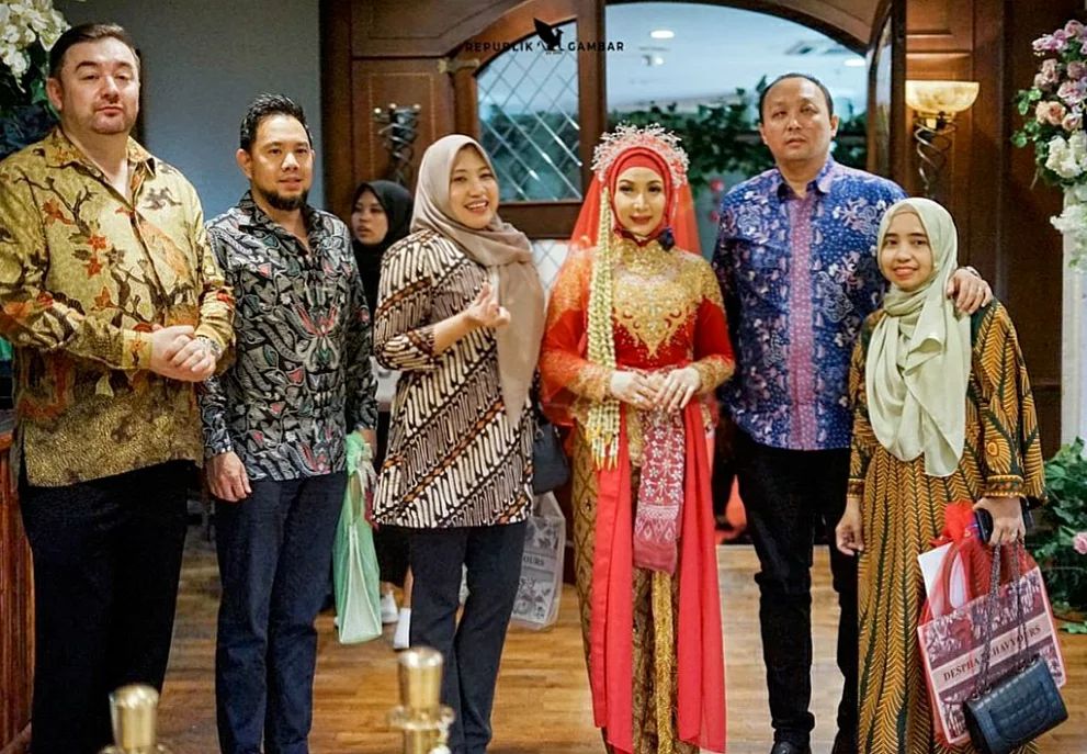 ultah roro fitria adat jawa © Instagram/@roro.fitria1989 ultah roro fitria adat jawa © Instagram/@roro.fitria1989