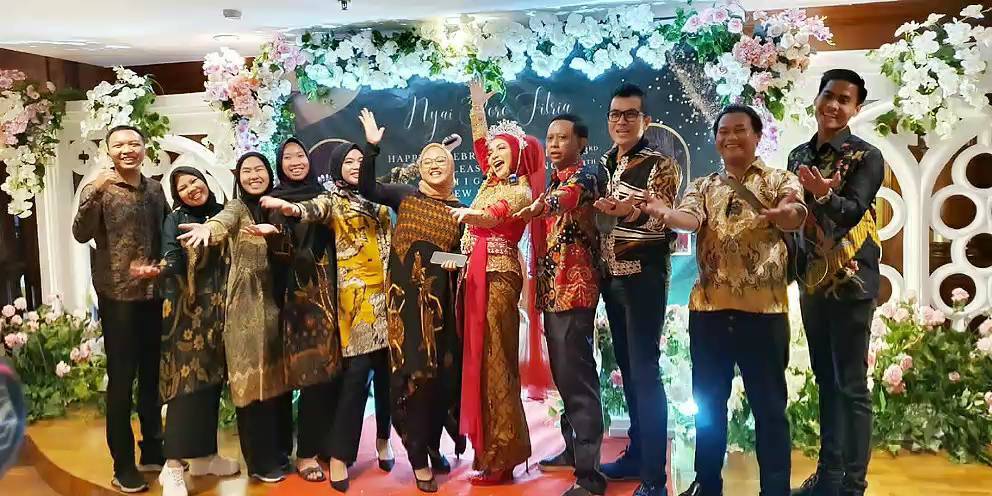 ultah roro fitria adat jawa © Instagram/@roro.fitria1989 ultah roro fitria adat jawa © Instagram/@roro.fitria1989