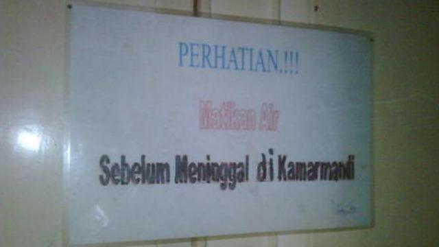 17 tulisan kocak di toilet umum ini recehnya diluar batas © berbagai sumber