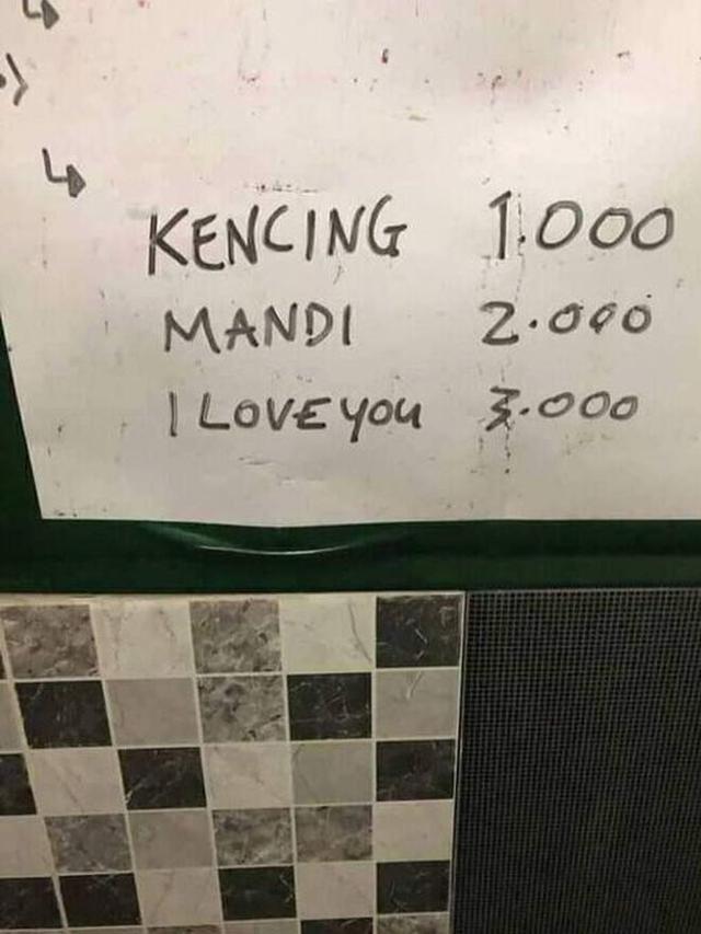 17 tulisan kocak di toilet umum ini recehnya diluar batas © berbagai sumber