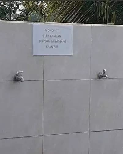 17 tulisan kocak di toilet umum ini recehnya diluar batas © berbagai sumber 17 tulisan kocak di toilet umum ini recehnya diluar batas © berbagai sumber