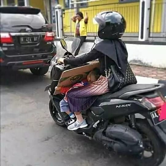 momen lucu orang tua dan anak © berbagai sumber momen lucu orang tua dan anak © berbagai sumber