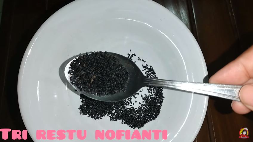 Nggak perlu direbus, ini cara praktis mengembangkan biji selasih agar mengembang 5 kali lipat