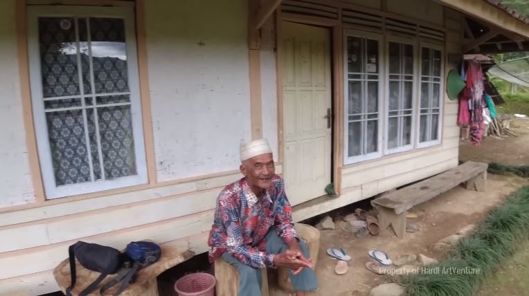 rumah abah jajang ditawar Rp 2,5 miliar © YouTube rumah abah jajang ditawar Rp 2,5 miliar © YouTube
