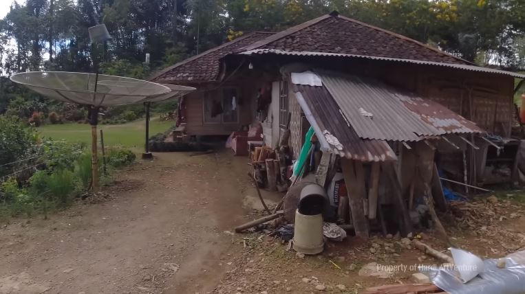 rumah abah jajang ditawar Rp 2,5 miliar © YouTube rumah abah jajang ditawar Rp 2,5 miliar © YouTube
