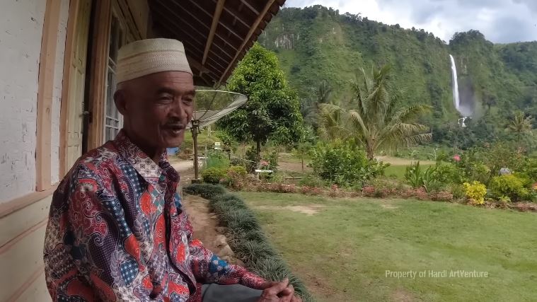 rumah abah jajang ditawar Rp 2,5 miliar © YouTube rumah abah jajang ditawar Rp 2,5 miliar © YouTube