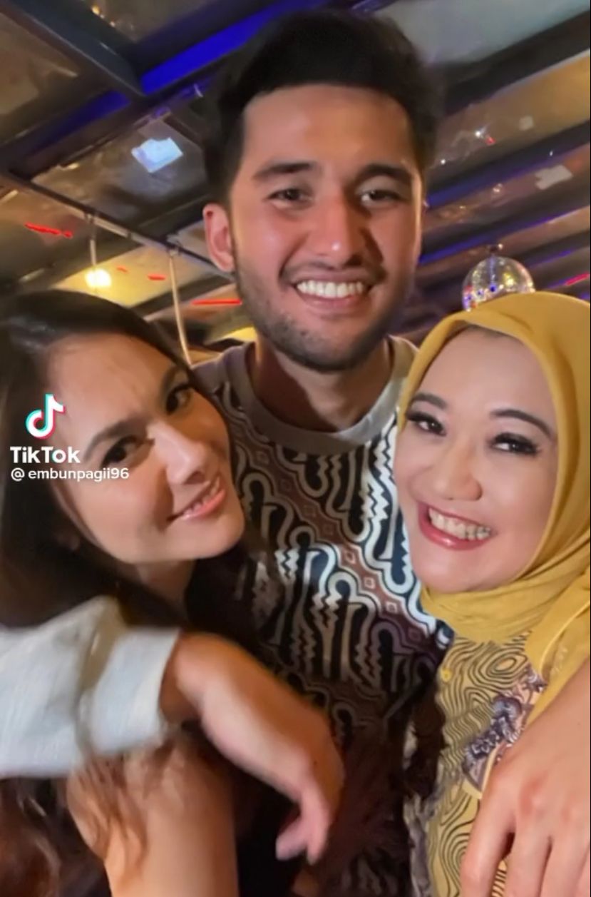 kebersamaan wulan dan calon ibu mertua © berbagai sumber kebersamaan wulan dan calon ibu mertua © berbagai sumber