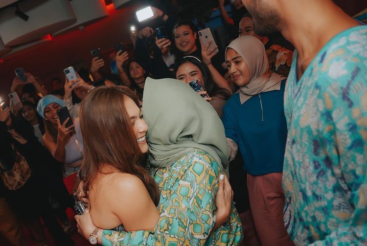 kebersamaan wulan dan calon ibu mertua © berbagai sumber kebersamaan wulan dan calon ibu mertua © berbagai sumber