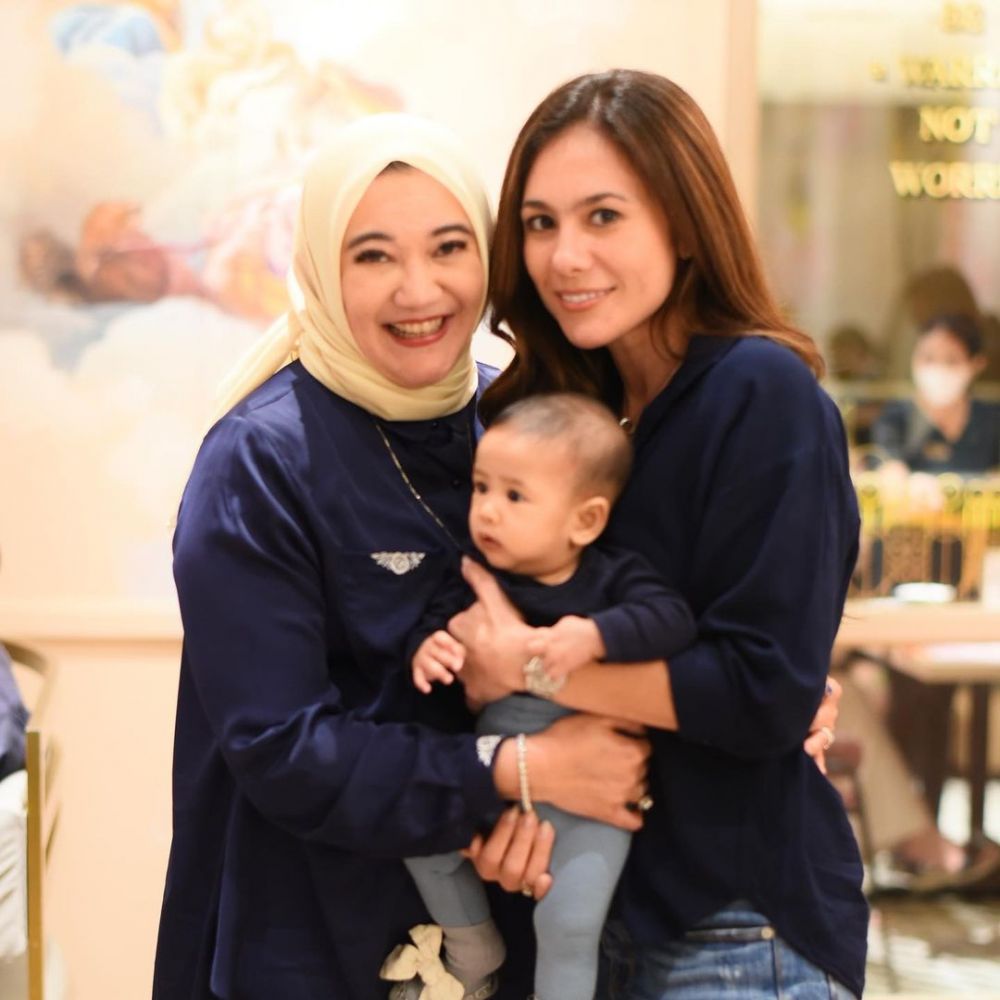 kebersamaan wulan dan calon ibu mertua © berbagai sumber kebersamaan wulan dan calon ibu mertua © berbagai sumber