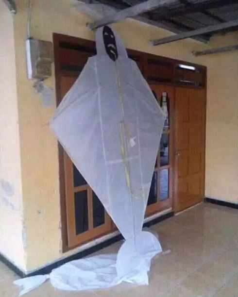 potret nyeleneh layang-layang Berbagai sumber potret nyeleneh layang-layang Berbagai sumber