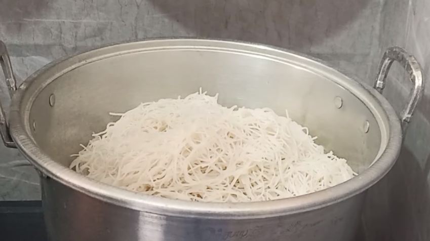Tak perlu direbus dulu, begini cara bikin bihun goreng yang lembut dan tidak mudah basi