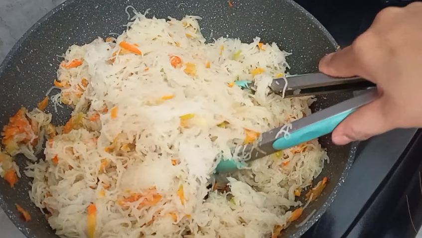Tak perlu direbus dulu, begini cara bikin bihun goreng yang lembut dan tidak mudah basi