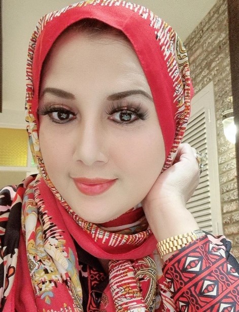 Model majalah tante dari pesinetron top © Instagram