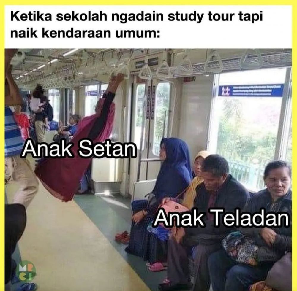 Kelakuan nyeleneh penumpang KRL ini bikin geleng kepala © berbagai sumber