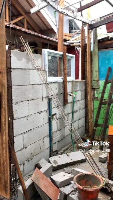 Dapur sempit di makeover serba pink © TikTok Dapur sempit di makeover serba pink © TikTok