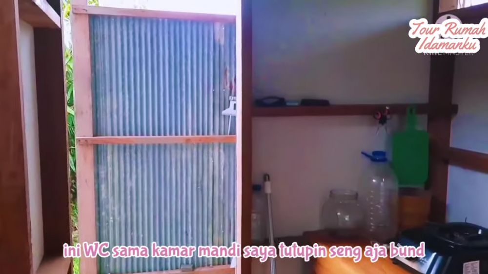 rumah mungil dari papan modal Rp 10 juta © YouTube/LKP THRIFT
